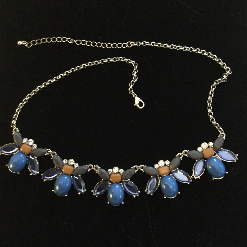 Cute bee statement necklace goldtone.